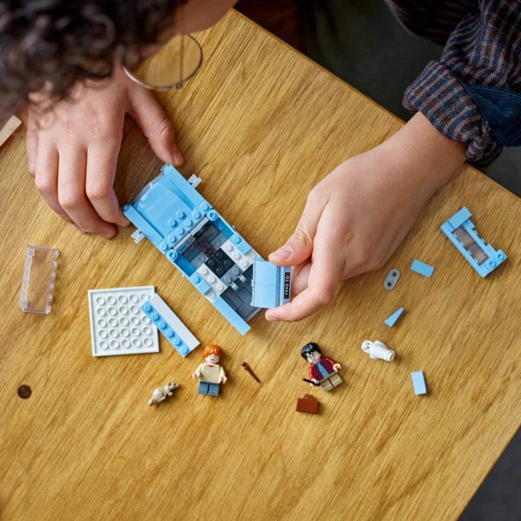 LEGO Harry Potter Flying Ford Anglia Fantasy Toy Playset 76424