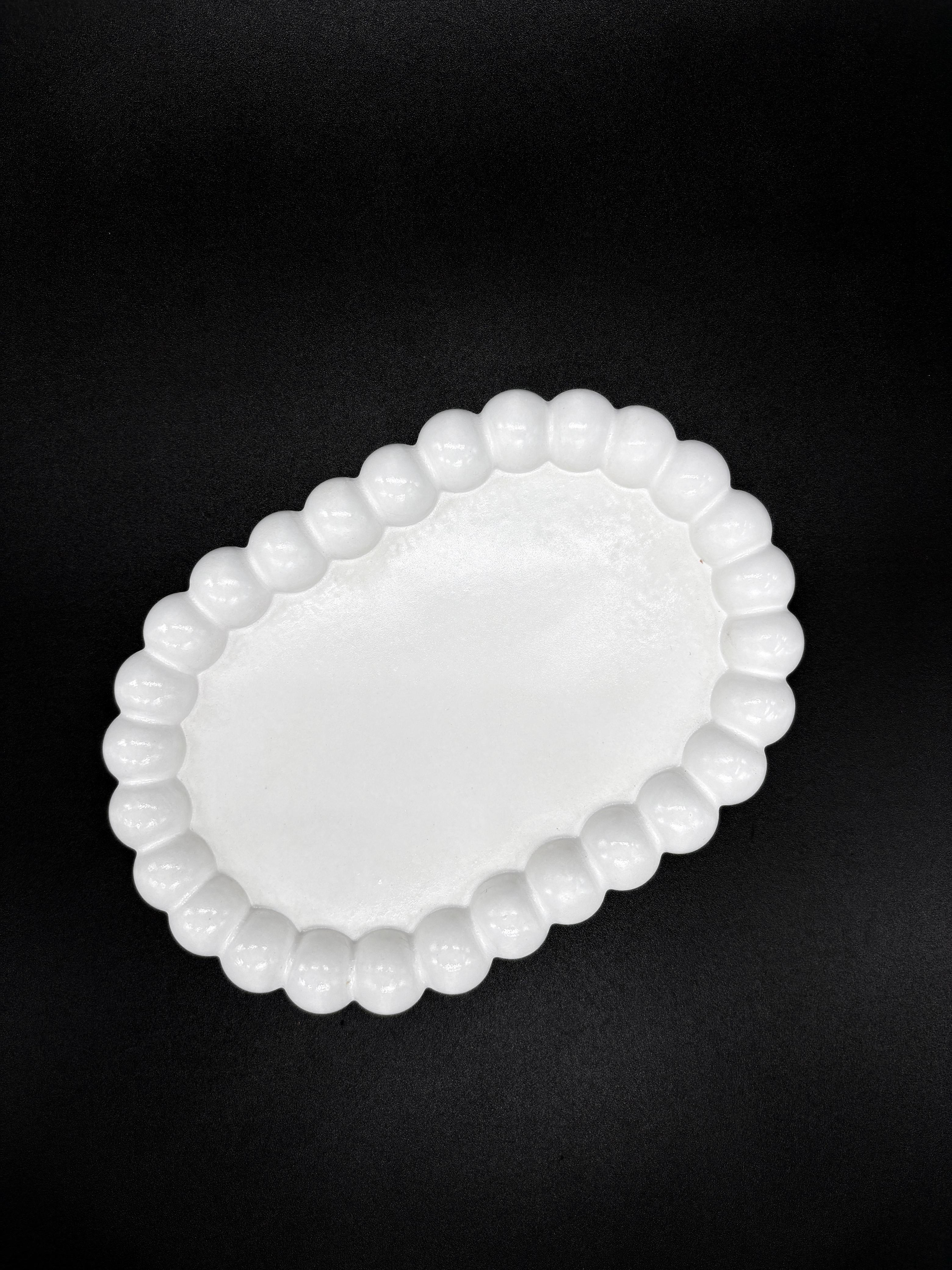 OVAL SHAPED CONCRETE TRAY
